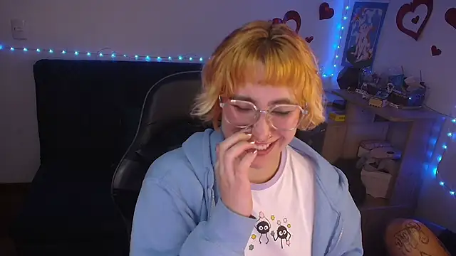 Miacatsito3 online show from 06-20-26, 06:18