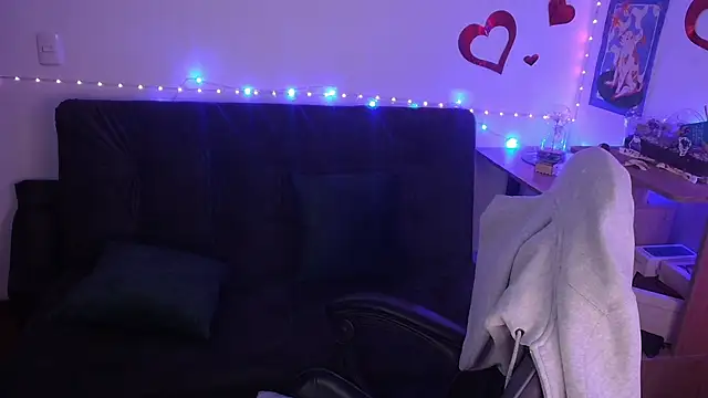 Miacatsito3 online show from 04-17-26, 04:04