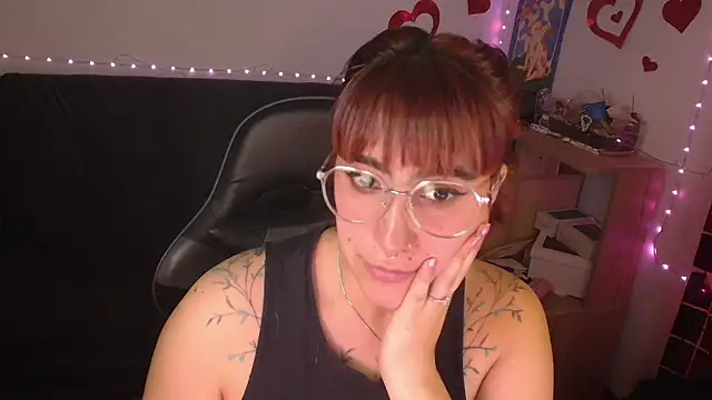 Snapshot of Miacatsito3 chatting on 05-26-26, 04:10 Miacatsito3 online show from 05-26-26, 04:10