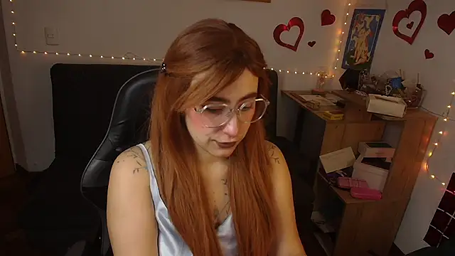 Snapshot of Miacatsito3 chatting on 05-19-26, 05:03 Miacatsito3 online show from 05-19-26, 05:03