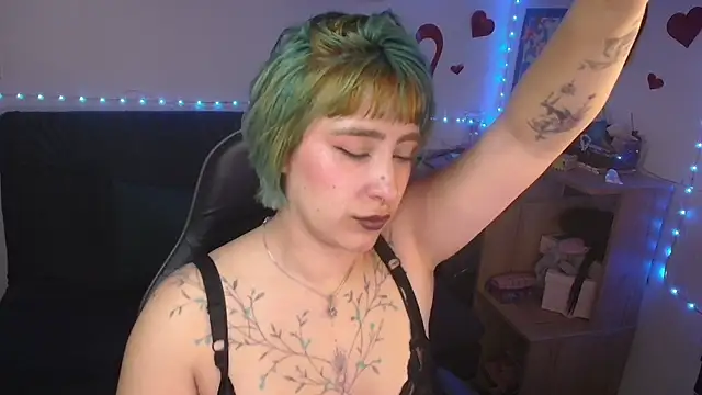 Miacatsito3 online show from 07-16-26, 02:52