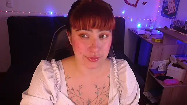 Snapshot of Miacatsito3 chatting on 05-05-26, 03:31 Miacatsito3 online show from 05-05-26, 03:31