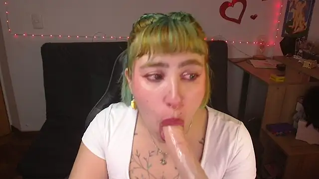 Miacatsito3 online show from 07-14-26, 02:05