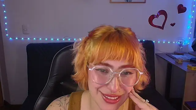 Snapshot of Miacatsito3 chatting on 06-05-26, 06:52 Miacatsito3 online show from 06-05-26, 06:52