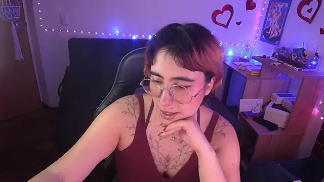 Snapshot of Miacatsito3 chatting on 04-22-26, 05:36 Miacatsito3 online show from 04-22-26, 05:36