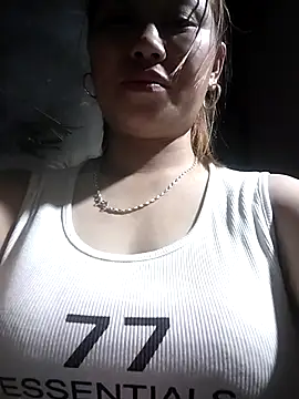 Snapshot of Dung_x chatting on 02-14-26, 01:11 Dung x online show from 02-14-26, 01:11