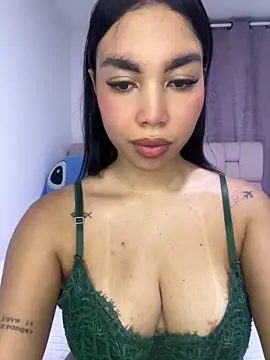 karolaalcendra online show from 12-18-25, 03:55