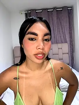 karolaalcendra online show from 10-17-25, 04:16