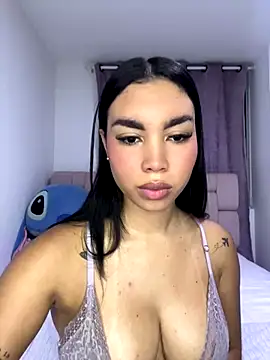 karolaalcendra online show from 12-17-25, 04:06