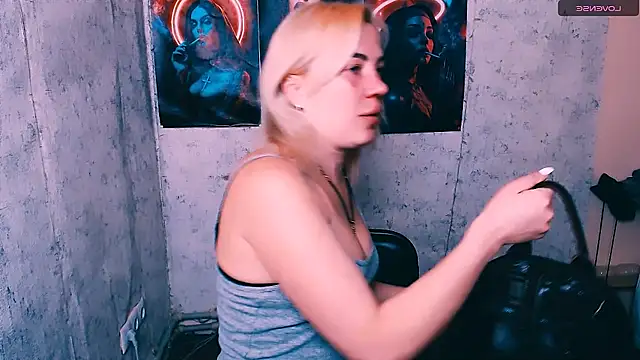 EmmaCat  online show from 01-14-26, 05:33