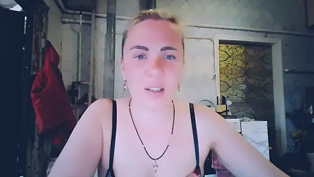 Snapshot of EmmaCat_ chatting on 05-04-26, 07:11 EmmaCat online show from 05-04-26, 07:11