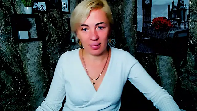 EmmaCat  online show from 10-12-25, 05:09