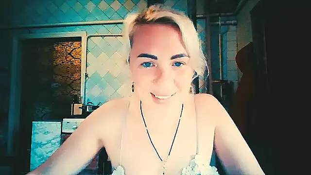 EmmaCat  online show from 04-23-26, 12:00