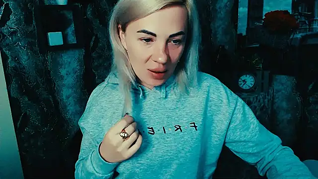 EmmaCat  online show from 10-27-25, 06:25