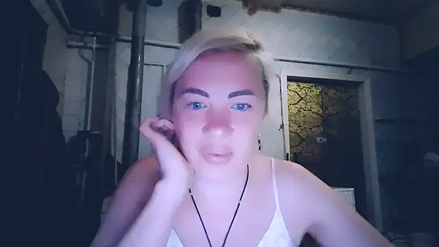 Snapshot of EmmaCat_ chatting on 05-12-26, 02:19 EmmaCat online show from 05-12-26, 02:19