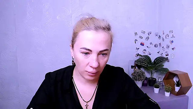 EmmaCat  online show from 11-05-25, 04:37