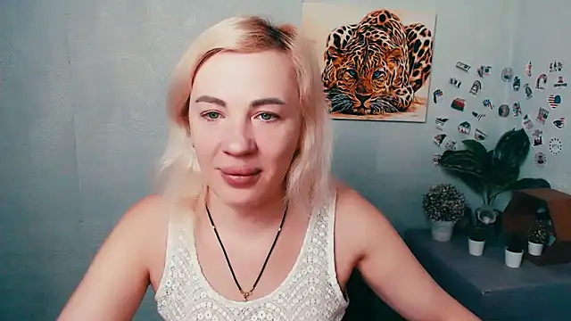 EmmaCat  online show from 03-05-26, 05:48