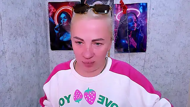 EmmaCat  online show from 03-15-26, 05:25