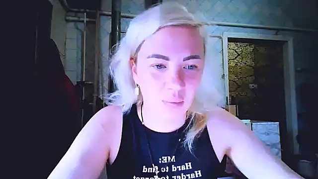 Snapshot of EmmaCat_ chatting on 04-30-26, 03:57 EmmaCat online show from 04-30-26, 03:57