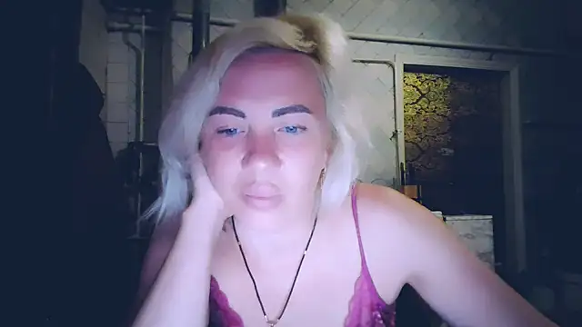 Snapshot of EmmaCat_ chatting on 05-28-26, 08:15 EmmaCat online show from 05-28-26, 08:15