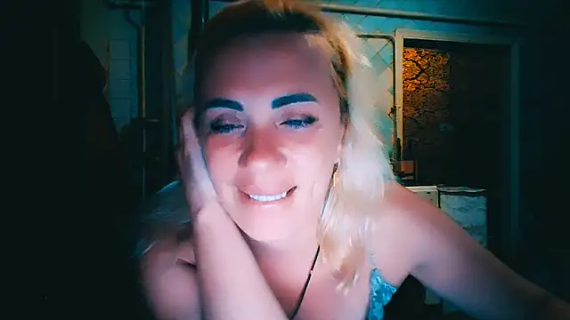 Snapshot of EmmaCat_ chatting on 06-13-26, 06:50 EmmaCat online show from 06-13-26, 06:50