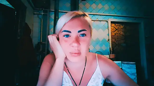 EmmaCat  online show from 06-17-26, 04:23