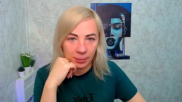 EmmaCat  online show from 11-14-25, 05:22