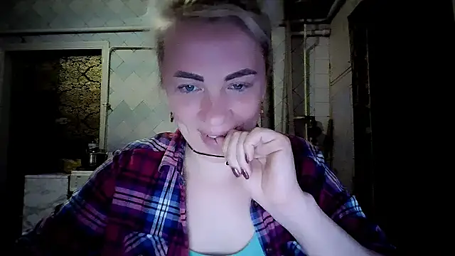 EmmaCat  online show from 04-15-26, 05:13