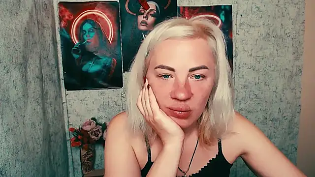 Snapshot of EmmaCat_ chatting on 05-18-26, 04:01 EmmaCat online show from 05-18-26, 04:01