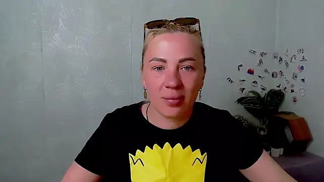 Snapshot of EmmaCat_ chatting on 05-05-26, 04:26 EmmaCat online show from 05-05-26, 04:26