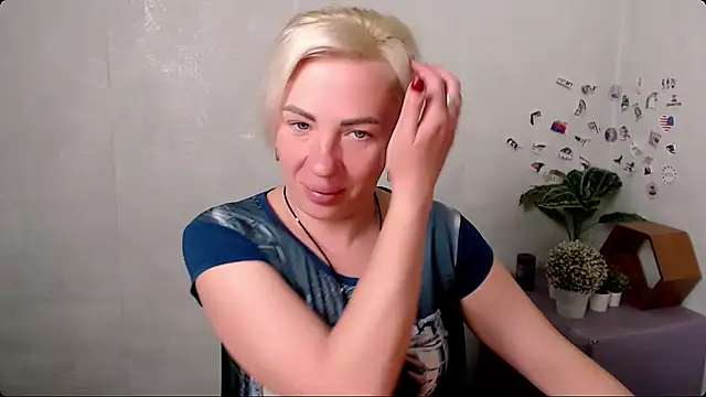 Snapshot of EmmaCat_ chatting on 05-21-26, 06:11 EmmaCat online show from 05-21-26, 06:11