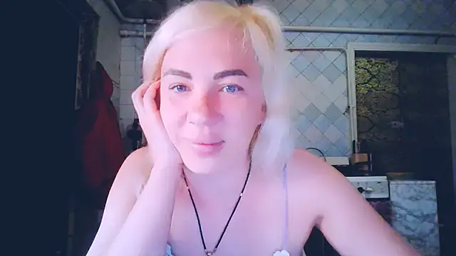 Snapshot of EmmaCat_ chatting on 05-16-26, 03:16 EmmaCat online show from 05-16-26, 03:16