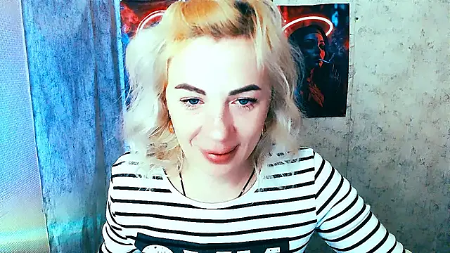 EmmaCat  online show from 11-01-25, 07:35