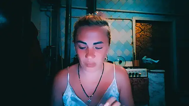 EmmaCat  online show from 06-17-26, 07:35