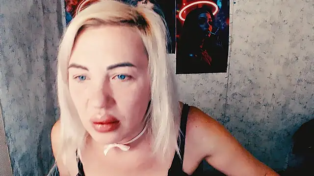 EmmaCat  online show from 10-29-25, 05:50