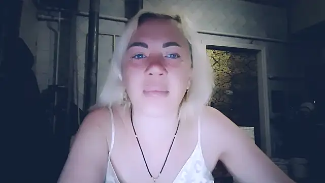 Snapshot of EmmaCat_ chatting on 05-10-26, 02:59 EmmaCat online show from 05-10-26, 02:59
