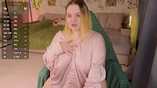 Aki nohana online show from 10-25-25, 05:24