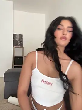 Snapshot of Mia_spicyy chatting on 06-18-26, 08:35 Mia spicyy online show from 06-18-26, 08:35