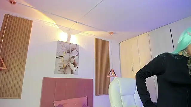 KoraRousee online show from 10-16-25, 01:08