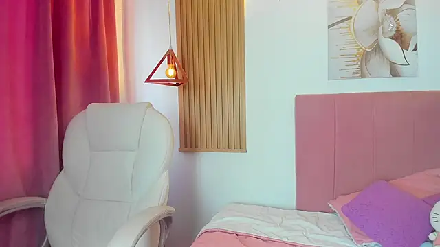 KoraRousee online show from 10-10-25, 01:01