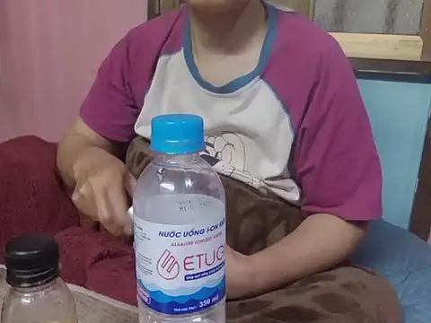 Snapshot of AmyChan086 chatting on 12-21-25, 12:46 AmyChan086 online show from 12-21-25, 12:46