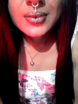 Cutie-Whiskey1 online show from 11-03-25, 06:33