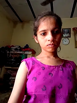 Snapshot of Saloni-Gupta chatting on 10-17-25, 04:38 Saloni-Gupta online show from 10-17-25, 04:38