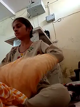 Snapshot of Saloni-Gupta chatting on 09-20-25, 06:51 Saloni-Gupta online show from 09-20-25, 06:51