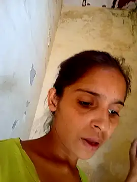Snapshot of Saloni-Gupta chatting on 09-23-25, 06:42 Saloni-Gupta online show from 09-23-25, 06:42