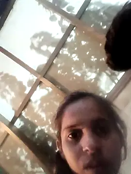 Snapshot of Saloni-Gupta chatting on 02-14-26, 01:33 Saloni-Gupta online show from 02-14-26, 01:33