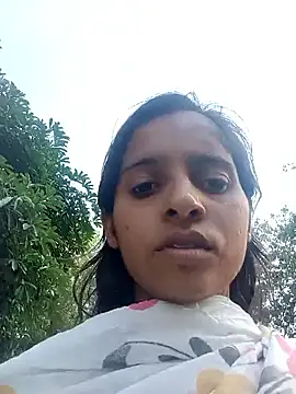 Snapshot of Saloni-Gupta chatting on 03-27-26, 11:22 Saloni-Gupta online show from 03-27-26, 11:22