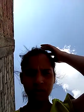 Snapshot of Saloni-Gupta chatting on 09-28-25, 08:10 Saloni-Gupta online show from 09-28-25, 08:10