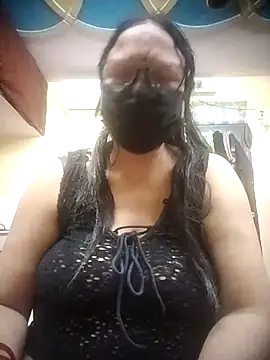 Snapshot of thehotlady chatting on 05-06-26, 05:39 thehotlady online show from 05-06-26, 05:39