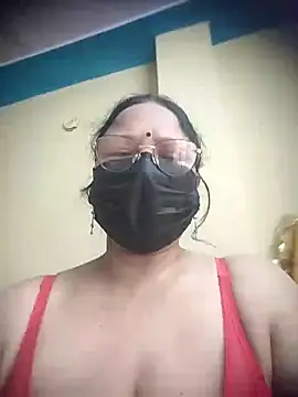 Snapshot of thehotlady chatting on 06-27-26, 03:56 thehotlady online show from 06-27-26, 03:56